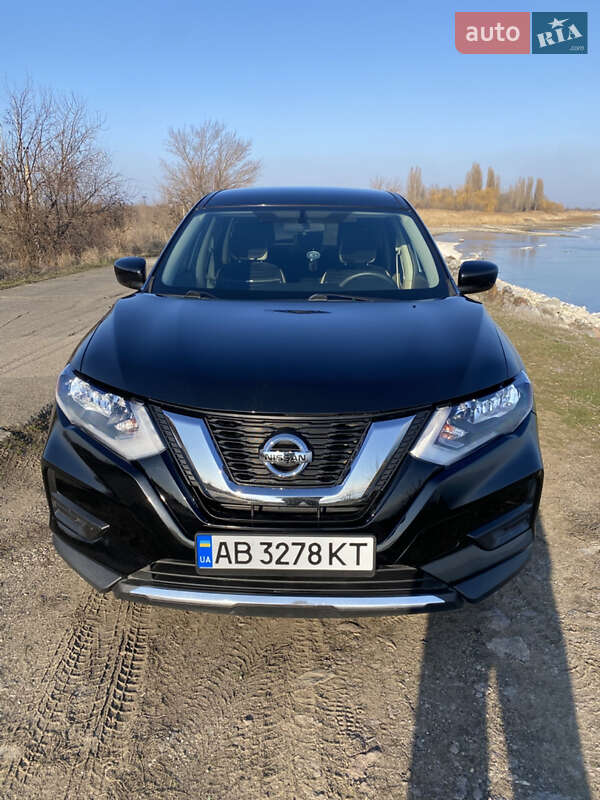 Внедорожник / Кроссовер Nissan Rogue 2017 в Зеленодольской