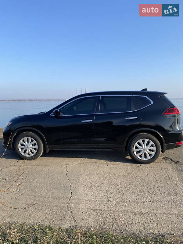 Внедорожник / Кроссовер Nissan Rogue 2017 в Зеленодольской
