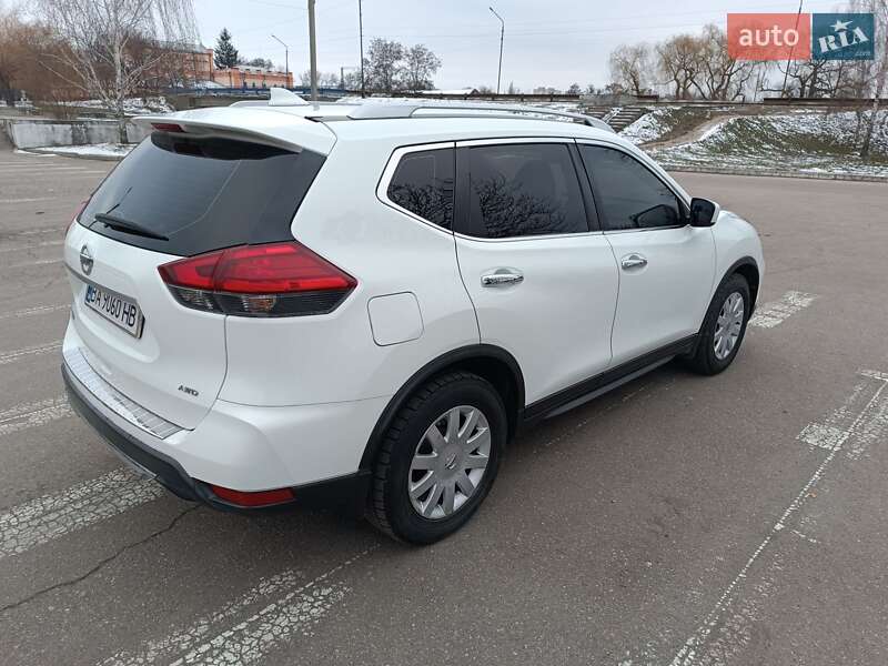 Внедорожник / Кроссовер Nissan Rogue 2017 в Александрие