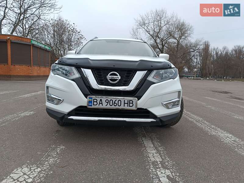 Внедорожник / Кроссовер Nissan Rogue 2017 в Александрие