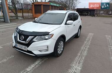 Позашляховик / Кросовер Nissan Rogue 2017 в Олександрії