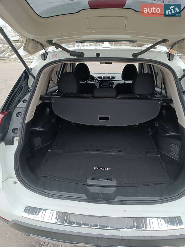 Внедорожник / Кроссовер Nissan Rogue 2017 в Александрие