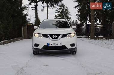 Внедорожник / Кроссовер Nissan Rogue 2016 в Староконстантинове