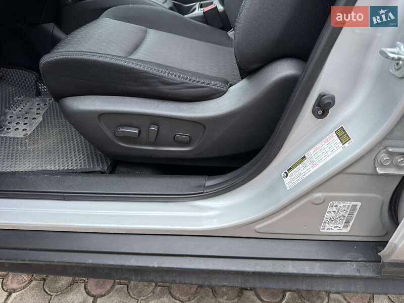 Позашляховик / Кросовер Nissan Rogue 2017 в Володимирі
