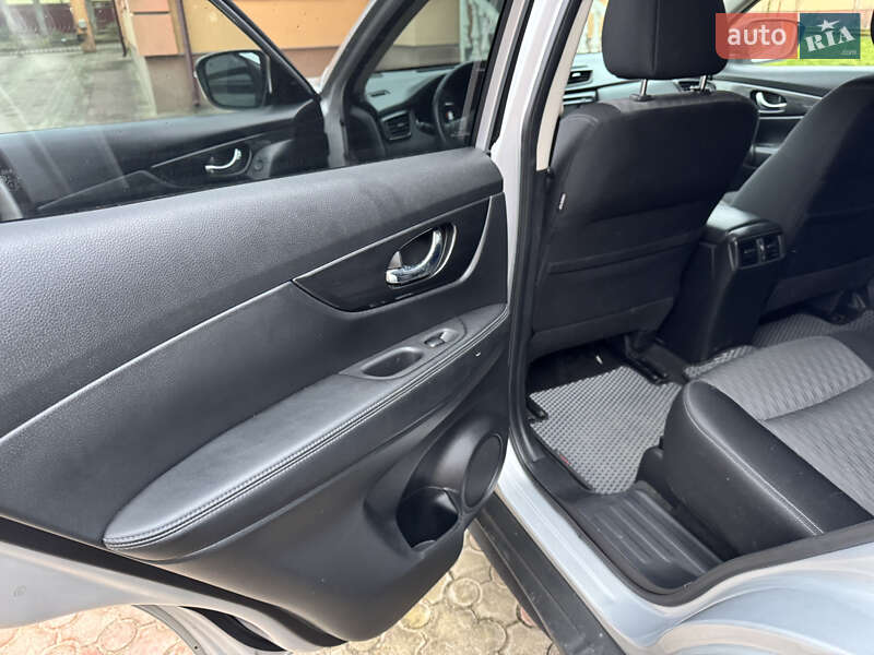 Позашляховик / Кросовер Nissan Rogue 2017 в Володимирі
