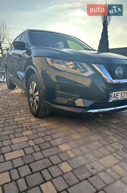 Внедорожник / Кроссовер Nissan Rogue 2018 в 