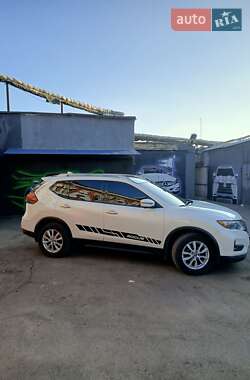 Внедорожник / Кроссовер Nissan Rogue 2017 в 