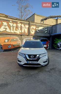 Внедорожник / Кроссовер Nissan Rogue 2017 в 