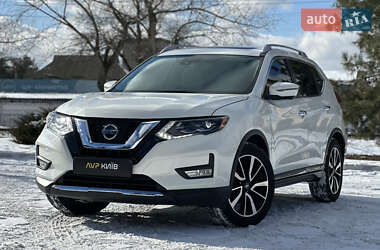 Внедорожник / Кроссовер Nissan Rogue 2018 в 