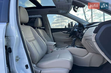 Внедорожник / Кроссовер Nissan Rogue 2018 в 