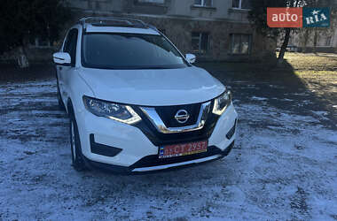 Позашляховик / Кросовер Nissan Rogue 2017 в Дубні