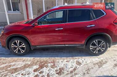 Внедорожник / Кроссовер Nissan Rogue 2017 в Тернополе