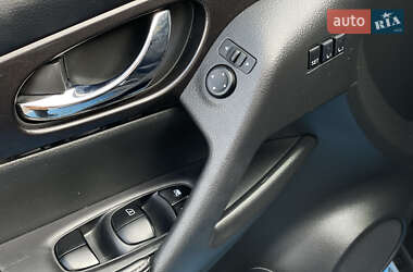 Внедорожник / Кроссовер Nissan Rogue 2018 в 