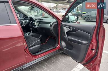 Внедорожник / Кроссовер Nissan Rogue 2015 в 