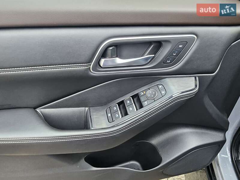 Внедорожник / Кроссовер Nissan Rogue 2020 в Львове