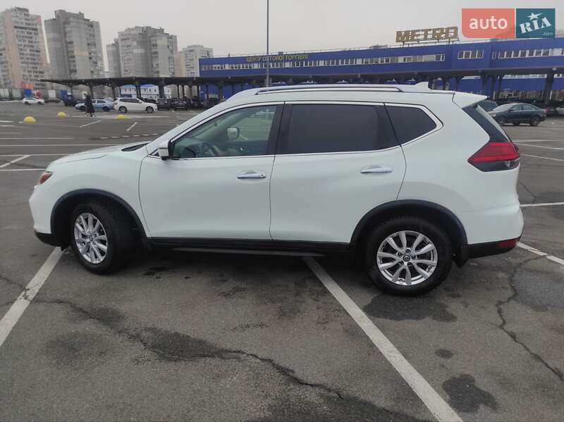 Внедорожник / Кроссовер Nissan Rogue 2017 в Киеве