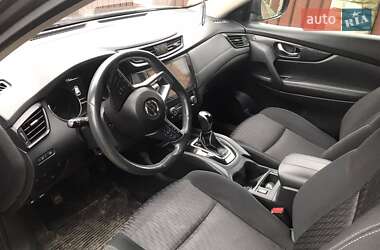 Позашляховик / Кросовер Nissan Rogue 2016 в Жовкві