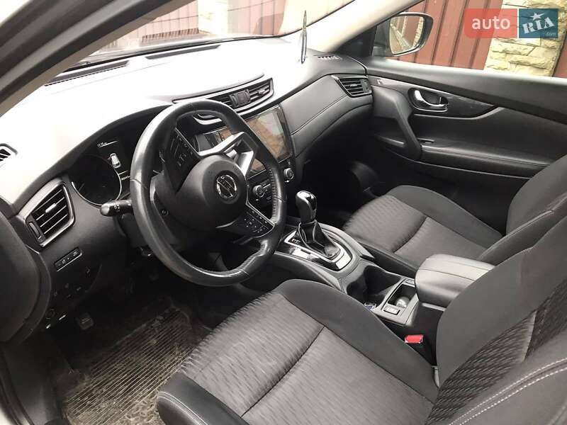 Внедорожник / Кроссовер Nissan Rogue 2016 в Жовкве