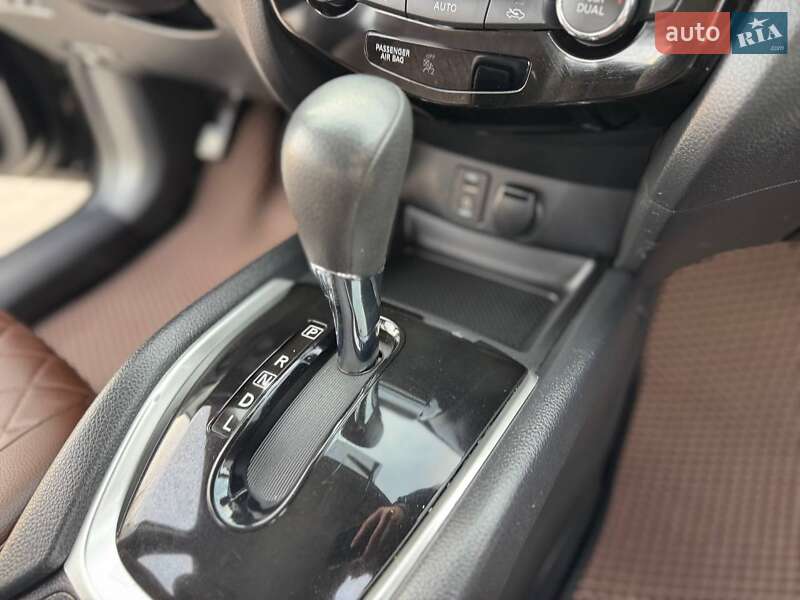 Внедорожник / Кроссовер Nissan Rogue 2016 в Одессе