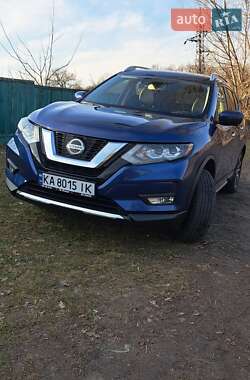 Внедорожник / Кроссовер Nissan Rogue 2018 в 