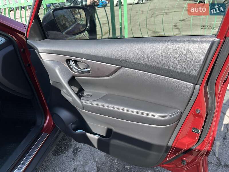 Позашляховик / Кросовер Nissan Rogue 2015 в Запоріжжі