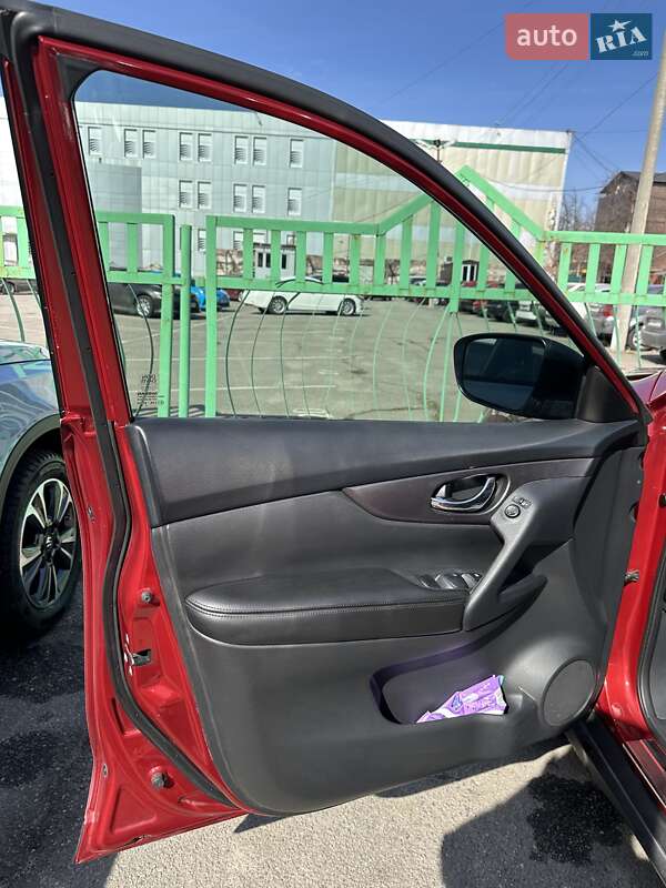 Позашляховик / Кросовер Nissan Rogue 2015 в Запоріжжі