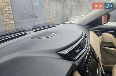 Внедорожник / Кроссовер Nissan Rogue 2019 в 