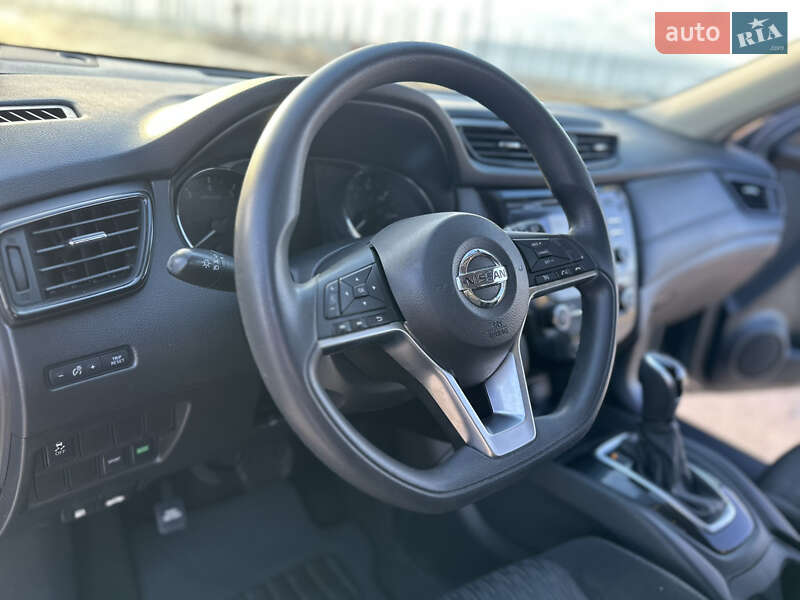 Позашляховик / Кросовер Nissan Rogue 2016 в Коростені