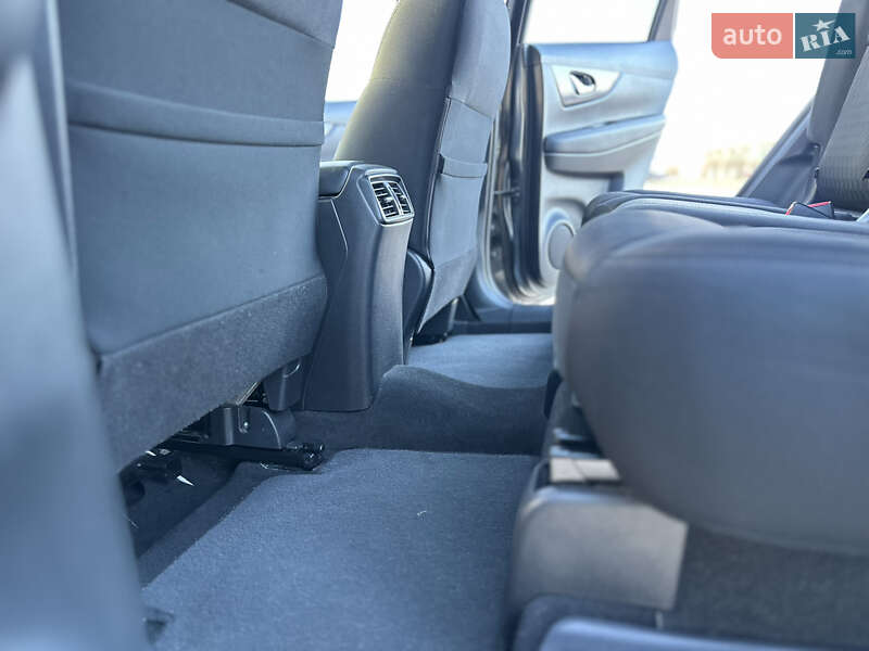 Позашляховик / Кросовер Nissan Rogue 2016 в Коростені