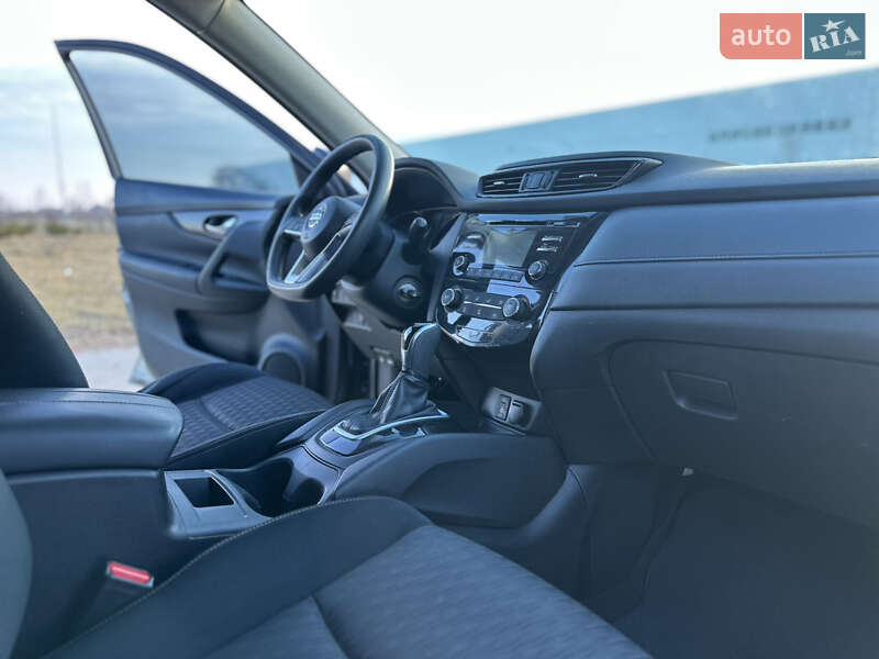 Позашляховик / Кросовер Nissan Rogue 2016 в Коростені