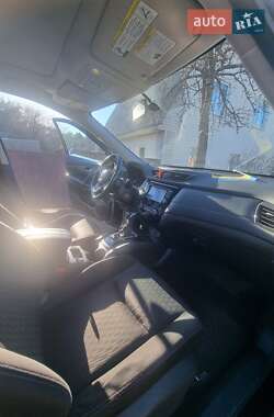 Внедорожник / Кроссовер Nissan Rogue 2017 в Чернигове