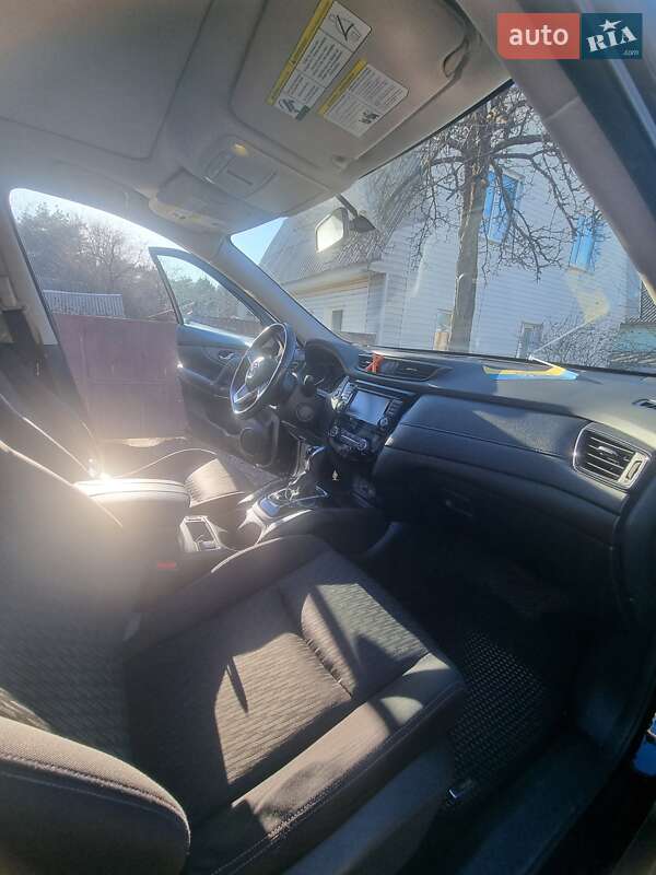 Позашляховик / Кросовер Nissan Rogue 2017 в Чернігові