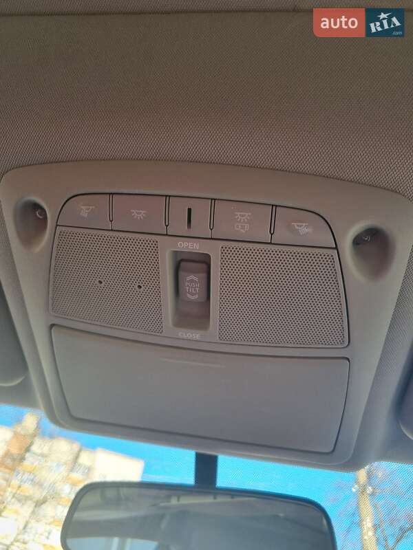 Позашляховик / Кросовер Nissan Rogue 2017 в Чернігові