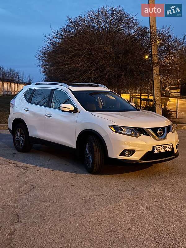 Позашляховик / Кросовер Nissan Rogue 2015 в 