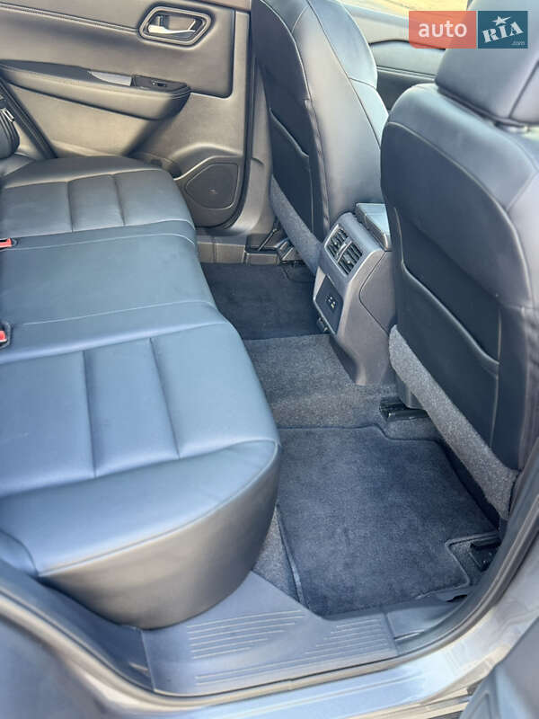 Позашляховик / Кросовер Nissan Rogue 2022 в Тернополі