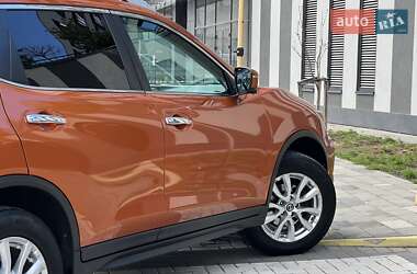 Внедорожник / Кроссовер Nissan Rogue 2016 в 