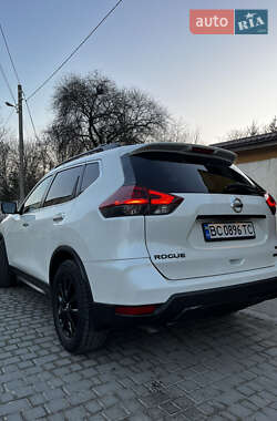 Внедорожник / Кроссовер Nissan Rogue 2018 в 