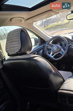 Позашляховик / Кросовер Nissan Rogue 2017 в 
