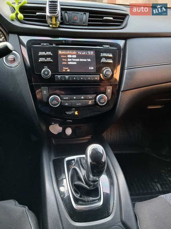 Позашляховик / Кросовер Nissan Rogue 2017 в Івано-Франківську