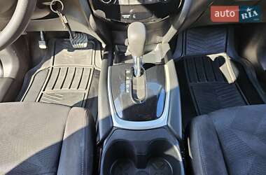 Внедорожник / Кроссовер Nissan Rogue 2016 в 