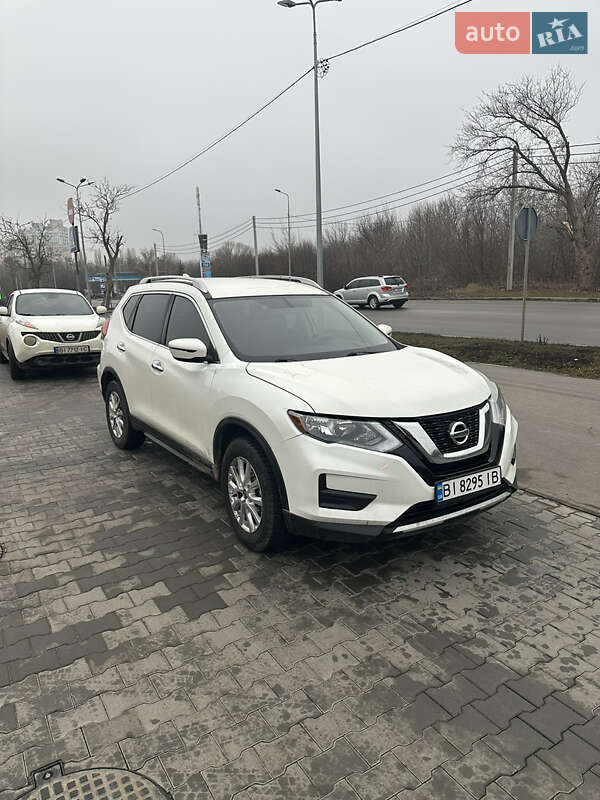 Позашляховик / Кросовер Nissan Rogue 2016 в Полтаві