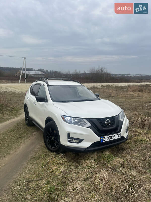 Внедорожник / Кроссовер Nissan Rogue 2018 в 