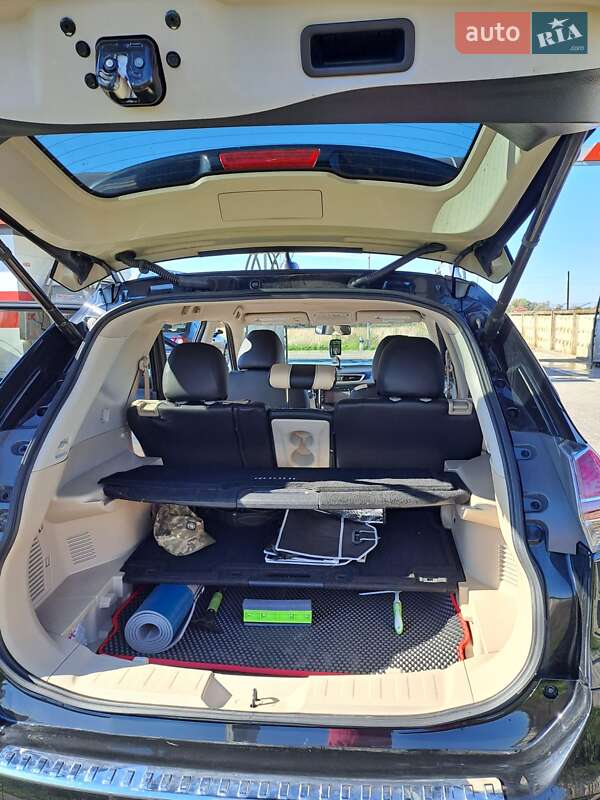 Внедорожник / Кроссовер Nissan Rogue 2016 в Ужгороде