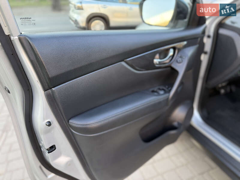 Внедорожник / Кроссовер Nissan Rogue 2017 в Одессе