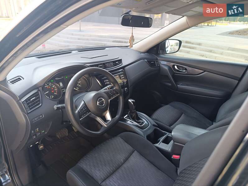 Позашляховик / Кросовер Nissan Rogue 2017 в Києві
