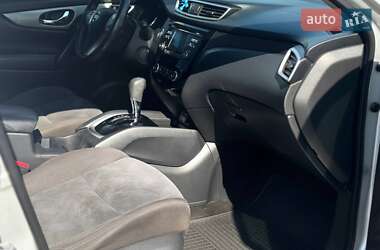 Внедорожник / Кроссовер Nissan Rogue 2016 в 