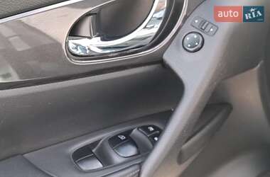 Внедорожник / Кроссовер Nissan Rogue 2018 в 