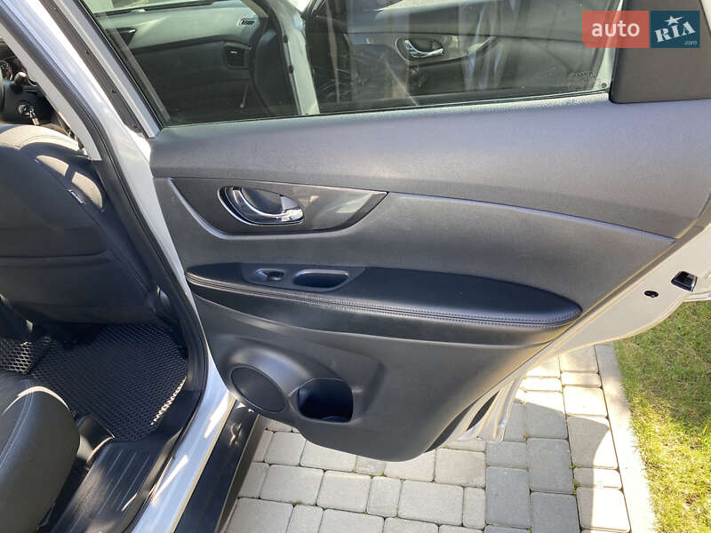 Позашляховик / Кросовер Nissan Rogue 2018 в Рівному