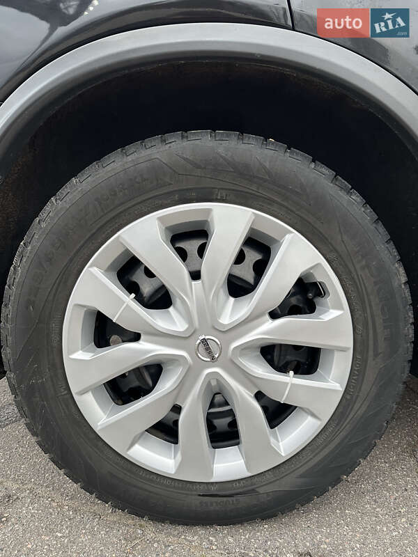 Внедорожник / Кроссовер Nissan Rogue 2017 в Змиеве