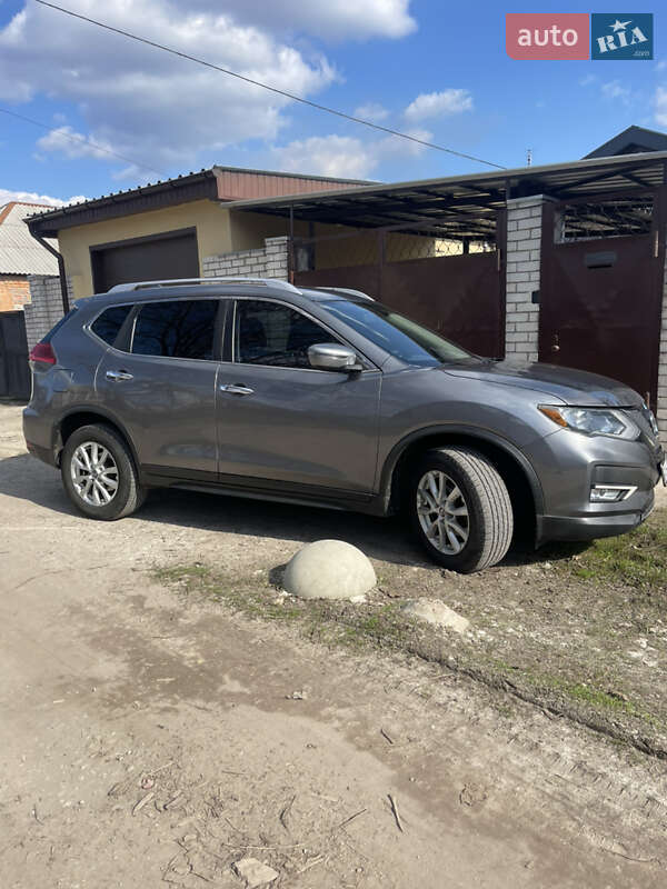 Внедорожник / Кроссовер Nissan Rogue 2016 в Харькове
